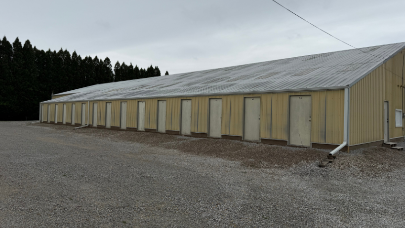 Walk-in storage unit building at Reid's Storage